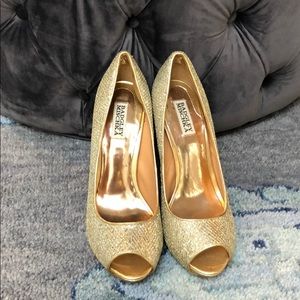 Badgley Mischka gold open toed pumps